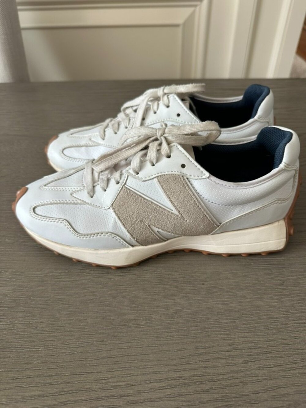 New Balance 327 Sneaker Modern WOMANS 9 MINT CONDITION